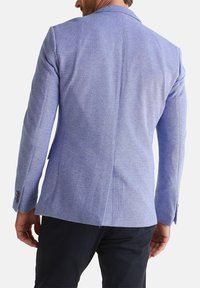 Textured blue blazer with a single vent, notched lapels, and buttoned cuffs, showcasing a tailored fit and contemporary design.