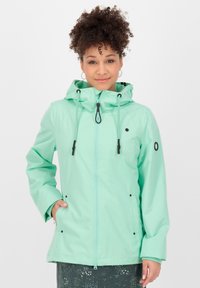 Veste imperméable vert menthe clair avec capuche, fermeture éclair avant, cordons de réglage, et accents noirs aux poches et aux poignets.