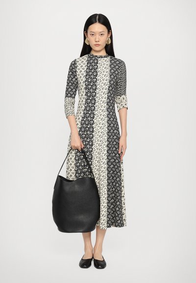 Liffner BELTED BUCKET BAG LARGE - Kézitáska - black