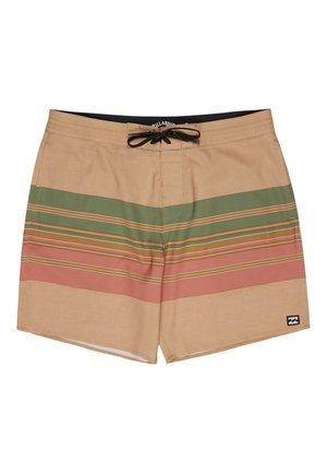 Beige zwembroek met horizontale groene en roze strepen, zwart trekkoord in de taille, en een klein zwart logoplaatje op de onderkant van het rechterbeen.