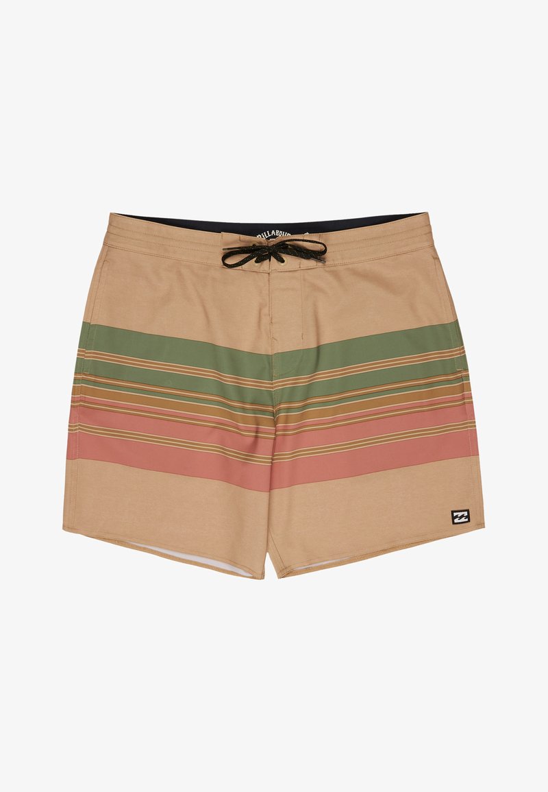Beige zwembroek met horizontale groene en roze strepen, zwart trekkoord in de taille, en een klein zwart logoplaatje op de onderkant van het rechterbeen.