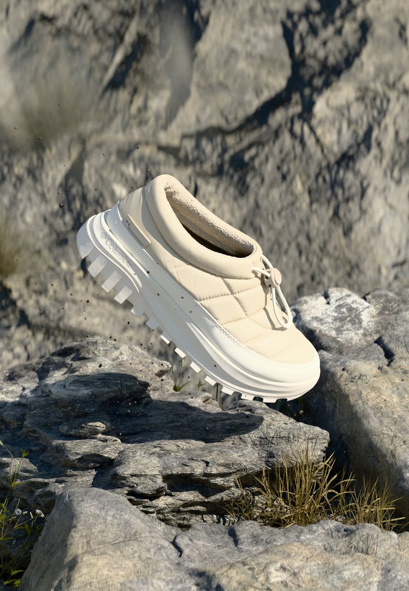 Lys beige sko med quiltet design, rund form og fremtredende gummisåle. Har snøring foran og en strukturert overflate.