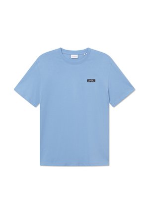 T-shirt in cotone azzurro chiaro con maniche corte, scollatura rotonda e un'etichetta rettangolare nera sul davanti con testo bianco.