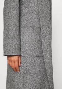 Vero Moda Petite Kardigan - grey