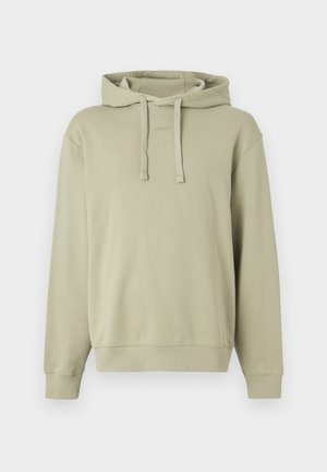 Ανοιχτό μπεζ φούτερ με κουκούλα, εμπρός κορδόνια και διακριτικό ανάγλυφο λογότυπο στο στήθος, με μακριά μανίκια και ριμπ μανσέτες και τελείωμα.