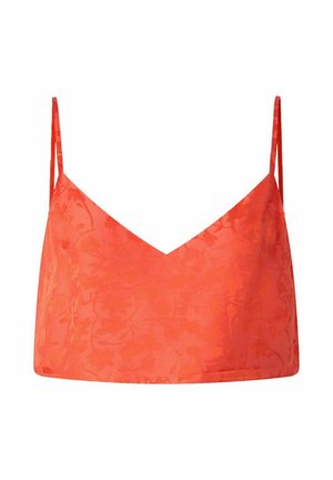 Camiseta corta color coral brillante con tirantes finos ajustables y sutil textura floral en la tela.