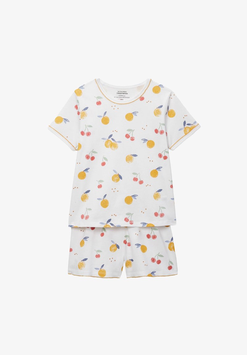 Ensemble haut à manches courtes et short blanc avec motif de cerises jaunes, orange et rouges et surpiqûres jaunes festonnées sur les bords.