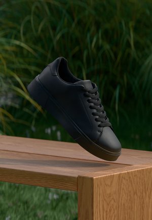 Pier One Sapatilhas - black