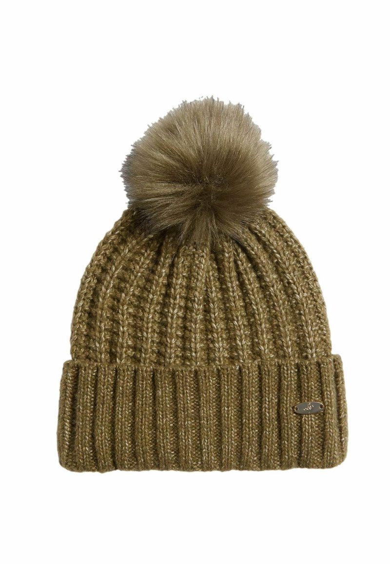 Olivově zelená pletená čepice s ohnutým ribbovaným lemem a velkým umělým chlupatým pom-pomem na vrchu. Obsahuje malou kovovou logo ozdobu.