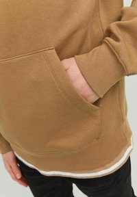 Jack & Jones JJESTAR  HOOD - Sweatshirt - otter