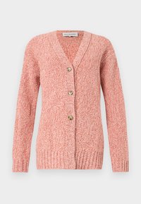 Καρντιγκάν από πλεκτό ύφασμα σε κοραλί και λευκό, με κουμπιά, V-λαιμόκοψη, μακριά μανίκια, ριμπ μανσέτες και τελείωμα, και μοτίβο πατςγουορκ υφής.