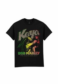 Černé tričko s barevným grafikou Boba Marleyho a textem "Kaya" spolu s názvy písní v červené, zelené a zlaté barvě. Materiál: bavlna, kulatý výstřih.