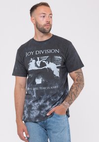 Paradiso Clothing DIVISION TEAR US APART DIP DYE - Print T-shirt - black