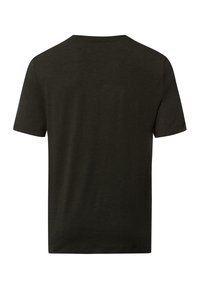 Tmavě zelené tričko s krátkým rukávem a kulatým výstřihem, vyrobené z měkké tkaniny; má jednoduchou, hladkou texturu bez vzorů nebo dekorací.