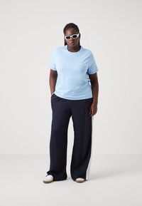 Tommy Hilfiger Curve 1985 MINI CORP - T-Shirt basic - vessel blue