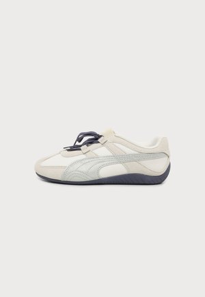 Puma, SPEEDCAT GO BRUSHED LUXE - Αθλητικά παπούτσια - warm white/glacial gray