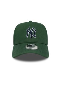 Πράσινο καπέλο μπέιζμπολ με στρογγυλεμένο στέμμα, διαθέτει κεντημένο λογότυπο NY σε σκούρο ναυτικό μπλε στο μπροστινό μέρος και επίπεδη, καμπυλωτή γείσο. Ρυθμιζόμενο μέγεθος.