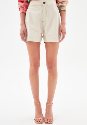 PLEAT DETAILED - Shorts - beige