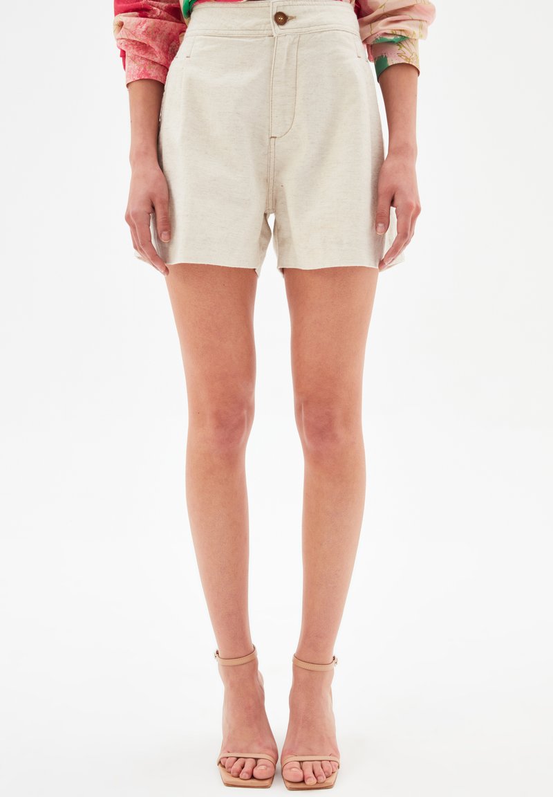 adL PLEAT DETAILED - Šortky - beige