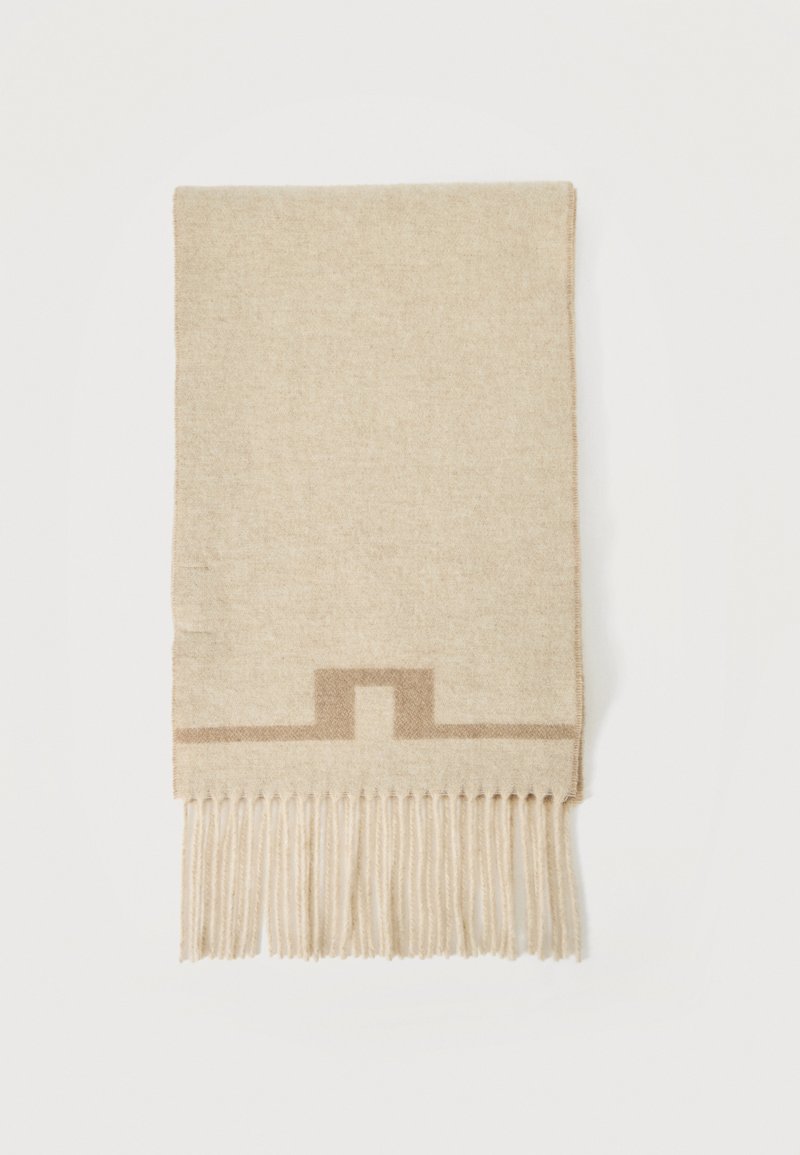 Écharpe en laine beige avec bordure géométrique marron clair près des extrémités à franges, posée à plat sur fond blanc.