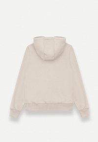 Béžová mikina s kapucí, pohled z zadní strany, s šňůrkami v kapuci, žebrovanými manžetami a hladkou texturou. Jednoduchý, čistý design bez vzorů či grafik.