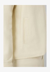 Sélectionné, blanc cassé