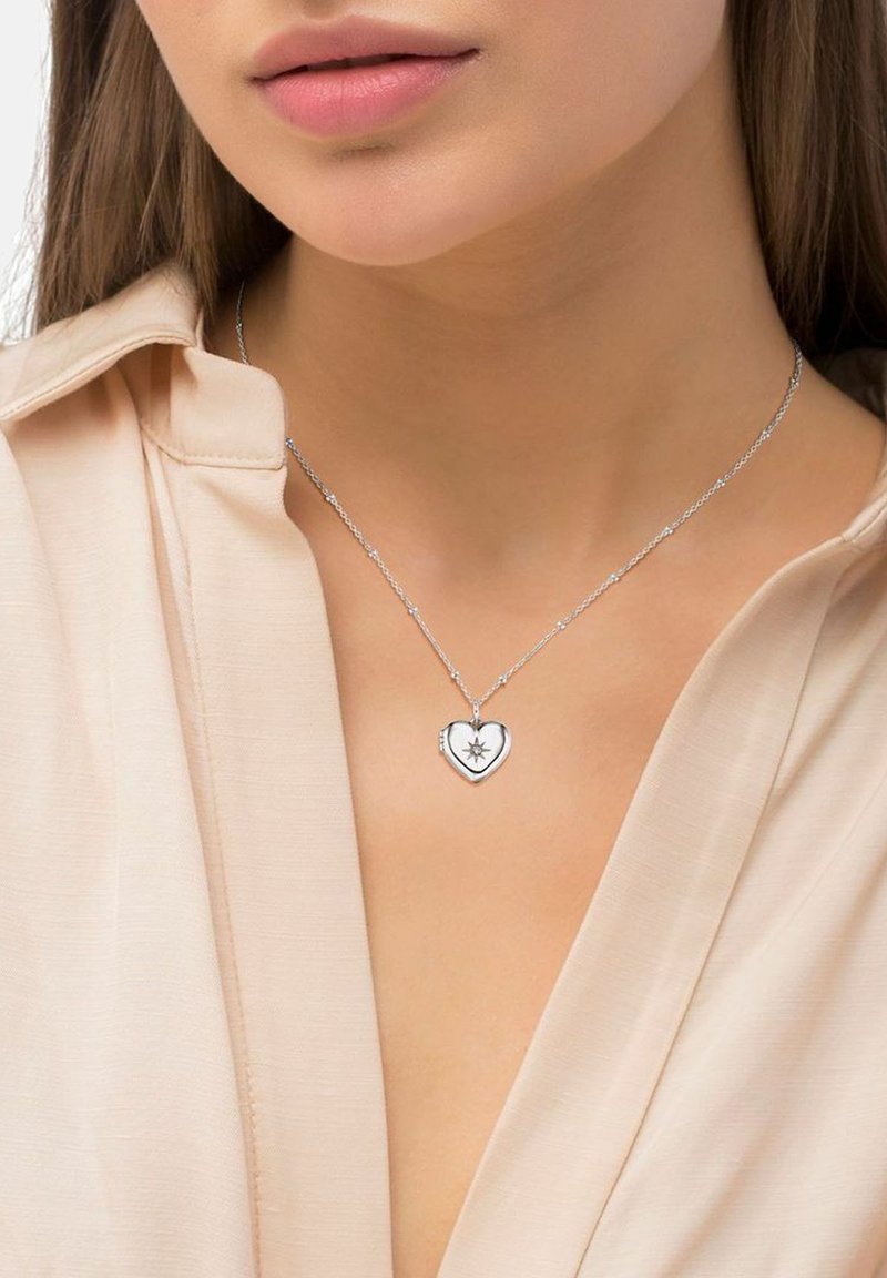 Amor Mit Anhanger Fur Damen Mit Herz Medaillon Anhanger Glanze Necklace Silber Silver Zalando De
