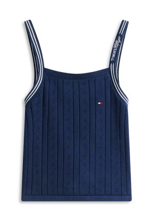 Débardeur en maille bleu marine avec un motif vertical, bretelles rayées blanches et bleu marine, logo Tommy Hilfiger sur la bretelle et petit emblème de drapeau sur la poitrine.