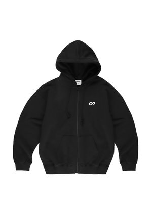 Czarna bluza z kapturem na suwak, z kieszenią z przodu, kapturem ściąganym sznurkiem i małym białym symbolem nieskończoności na lewej piersi.