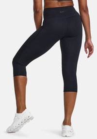 2XU FORM HI-RISE COMPRESSION - Träningsshorts 3/4-längd - black black
