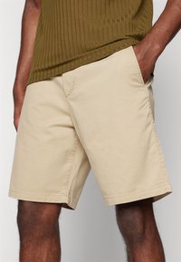 GAP ESSENTIAL SHORT - Shorts - iconic khaki