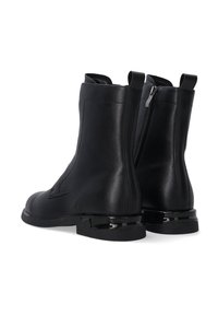 Schwarze Lederstiefeletten mit glatter Textur, Reißverschluss hinten und glänzendem Absatz. Sie haben ein minimalistisches Design ohne Muster.