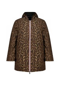 Manteau à capuche en imprimé léopard avec une fermeture éclair frontale, arborant un contour rouge contrastant, fabriqué dans un tissu doux et texturé, avec une coupe décontractée.