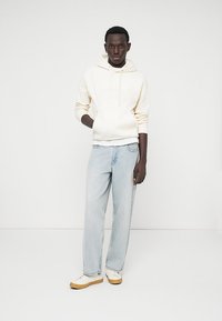 Jack & Jones JORBLEECKER BRANDING HOOD - Bluză de molton - antique white