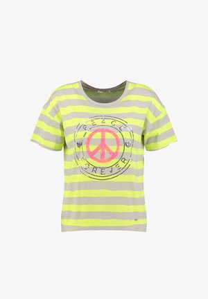 Kurzärmeliges T-Shirt mit gelben und grauen horizontalen Streifen, das ein pinkfarbenes Peace-Zeichen und den Text "Peace Forever" in einem kreisförmigen Design zeigt.