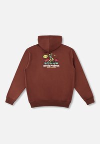 Smeđa dukserica s kapuljačom s teksturiranim završetkom, ukrašena šarenim grafičkim dizajnom i natpisom "Rivvia Projects" na leđima.