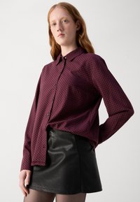 Marc O'Polo CASUAL FIT KENT COLLAR PRINT - Button-down blouse - red black