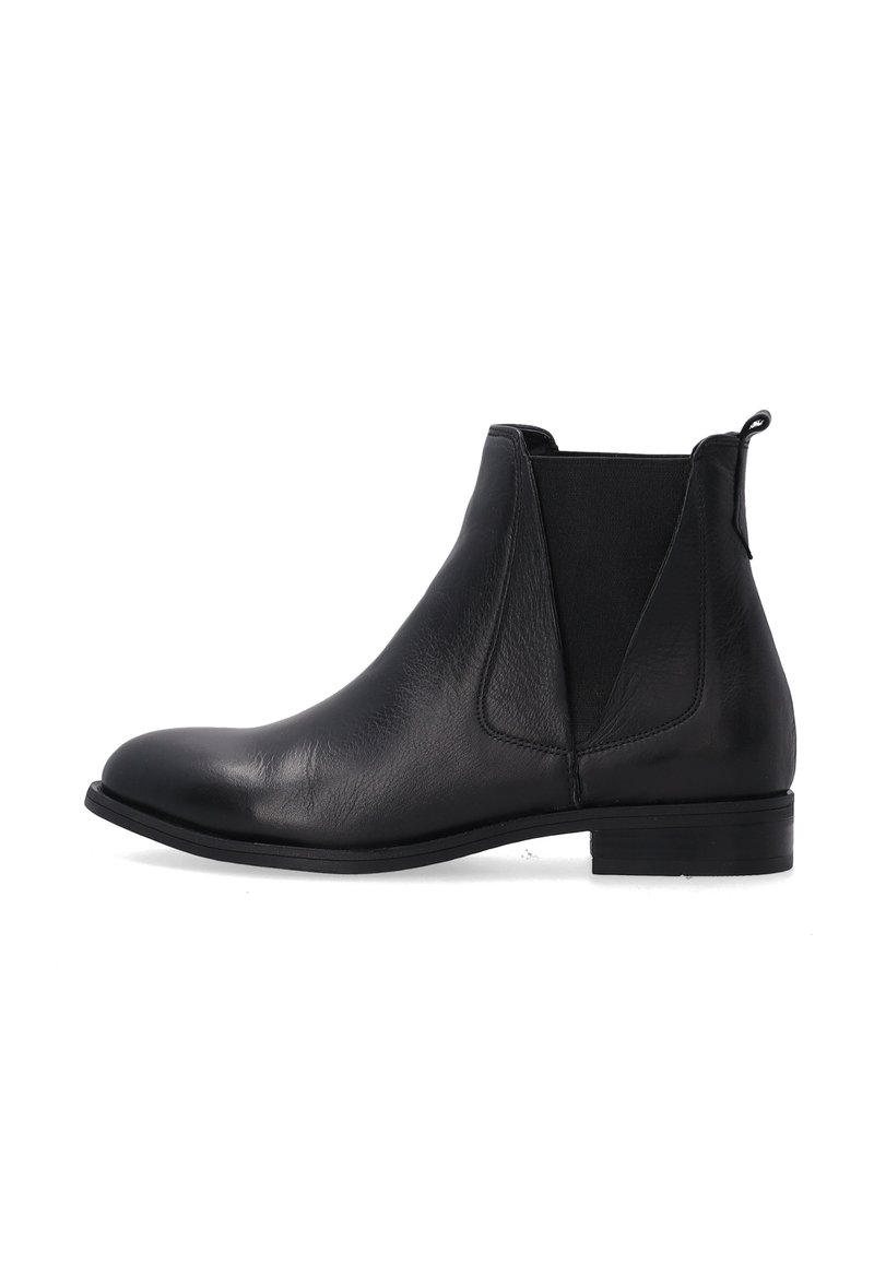 Czarne skórzane buty Chelsea z elastycznymi bocznymi panelami, gładką teksturą, okrągłym noskiem i niskim, piętą o niskim profilu. Minimalistyczny design.