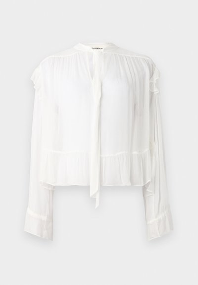 Witte blouse met lange mouwen in een lichte stof. Heeft een gerimpelde halslijn en manchetten, met een strikdetail aan de voorkant. Verkorte pasvorm.