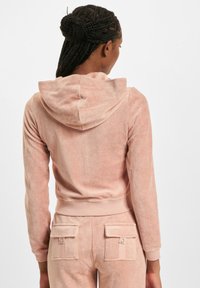 Juicy Couture ROBYN jasnoróżowy