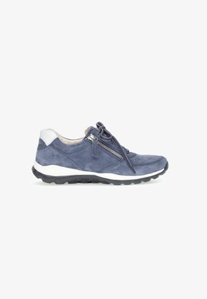 Marineblaue Wildledersneaker mit weißer Sohle, ausgestattet mit einem vorderen Reißverschluss und einer Schnürung. Bietet eine strukturierte Innensohle und einen kontrastierenden Fersendetail.