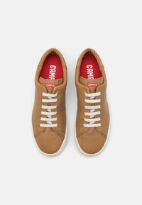 Camper Stringate sportive - tan
