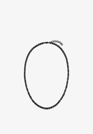 Collier en chaîne métallique noire avec des maillons ovales et un fermoir en forme de homard. Longueur ajustable grâce à une extension de chaîne pour un ajustement personnalisé.