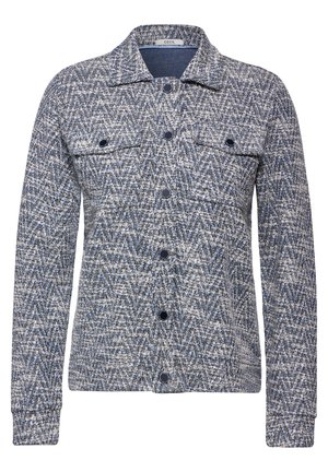 Blau- und grau gemusterte Jacke aus strukturiertem Stoff, mit Kragen, Knopfverschluss und zwei Brusttaschen mit passenden Knöpfen.