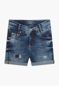 Shorts de denim con un lavado azul oscuro, que presentan parches desvaídos, dobladillos enrollados y costuras decorativas en los bolsillos y el dobladillo.