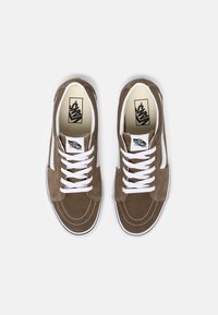 Vans SK8 LOW UNISEX - Sapatilhas - walnut/true white