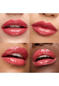 Fire nærbilder av ulike lepper med blank rød leppestift, hver med litt åpne lepper som viser tenner og naturlige hudtoner.