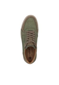 Grüner Ledersneaker mit abgerundeter Zehe, gestickten Akzenten, Schnürdesign und einem dezenten Logo auf der Innensohle. Texturierte Seitenpaneele vorhanden.