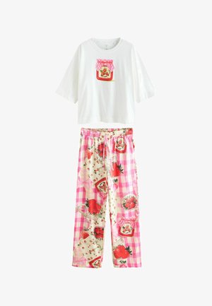 Weißes Kurzarmoberteil mit Grafik eines Glases Erdbeermarmelade; pinke und cremefarbene karierte Hose mit Aufdrucken von Erdbeeren und Marmeladengläsern, elastischer Bund.