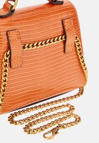 Guess MINI SESTRI EFFETTO COCCO - Rankinė - arancione multi
